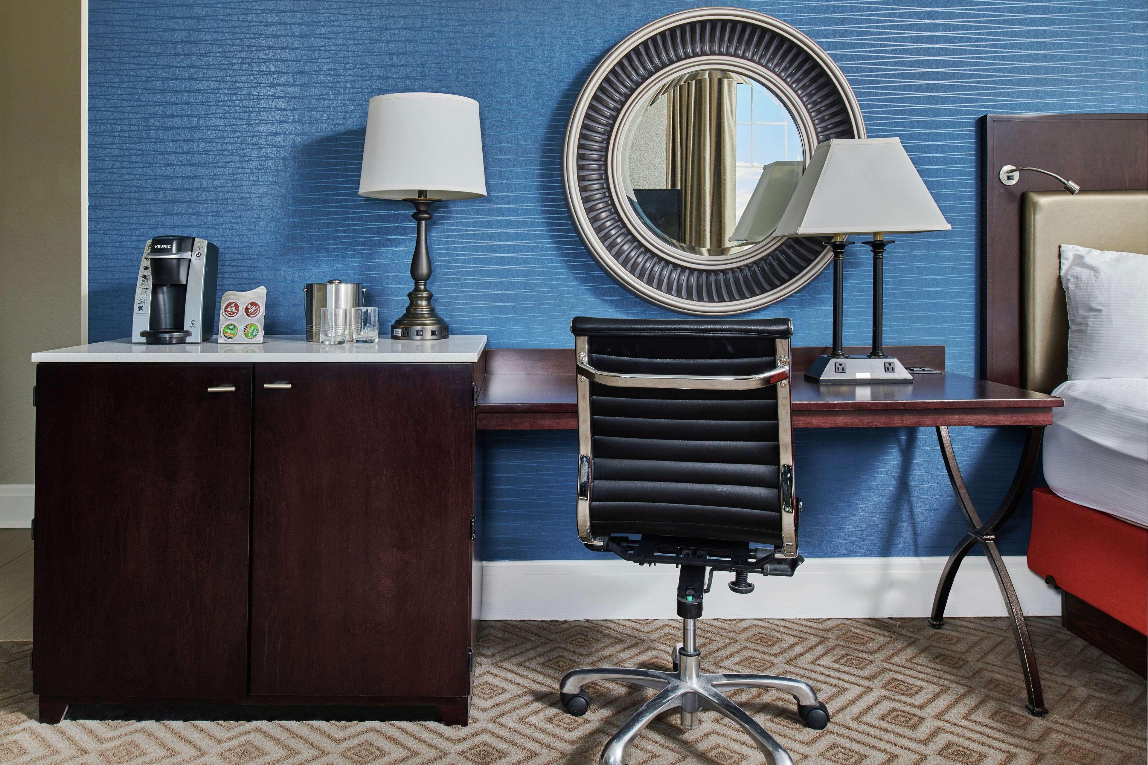Hotel Alex Johnson Rapid City, Curio Collection By Hilton Exteriör bild