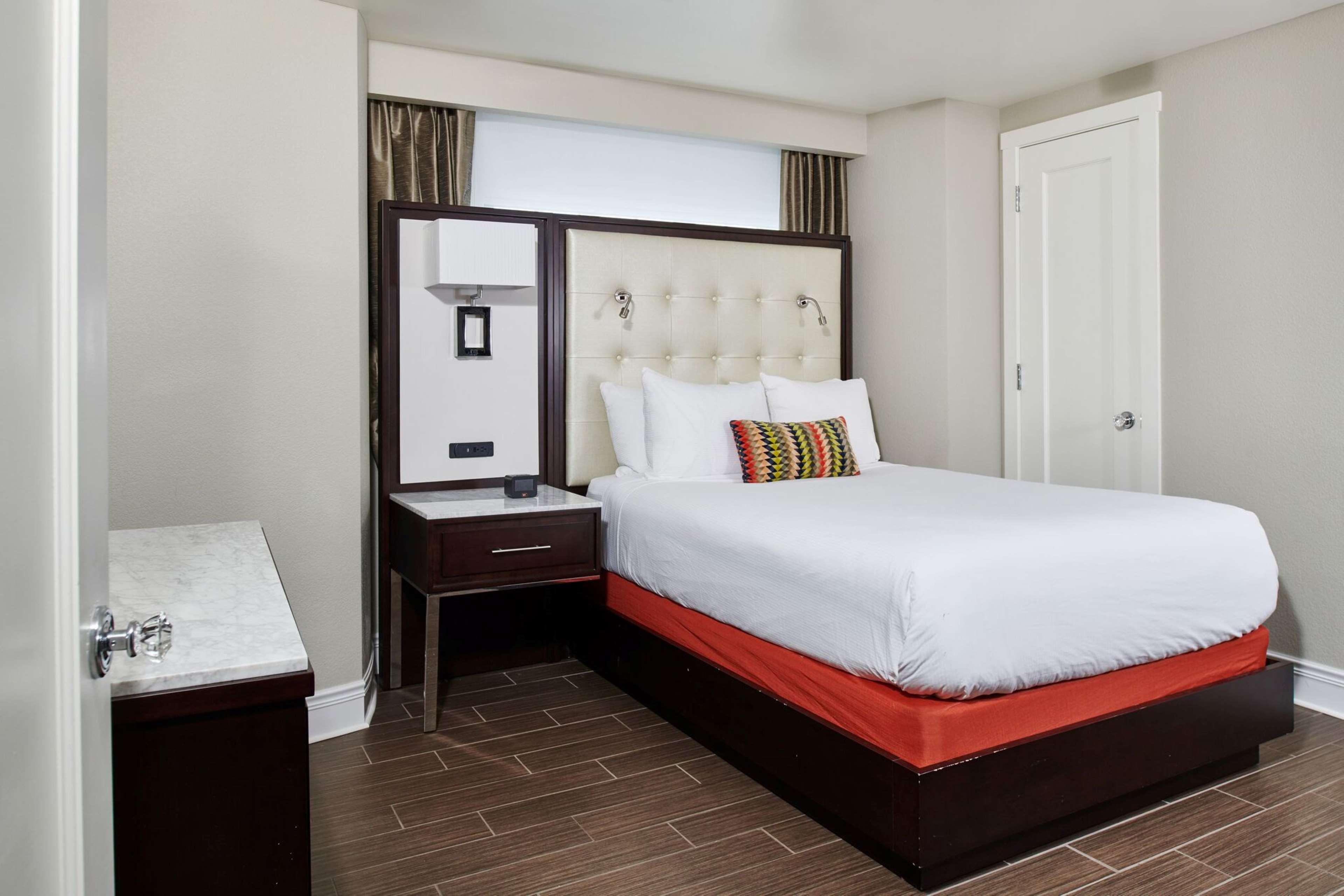 Hotel Alex Johnson Rapid City, Curio Collection By Hilton Exteriör bild