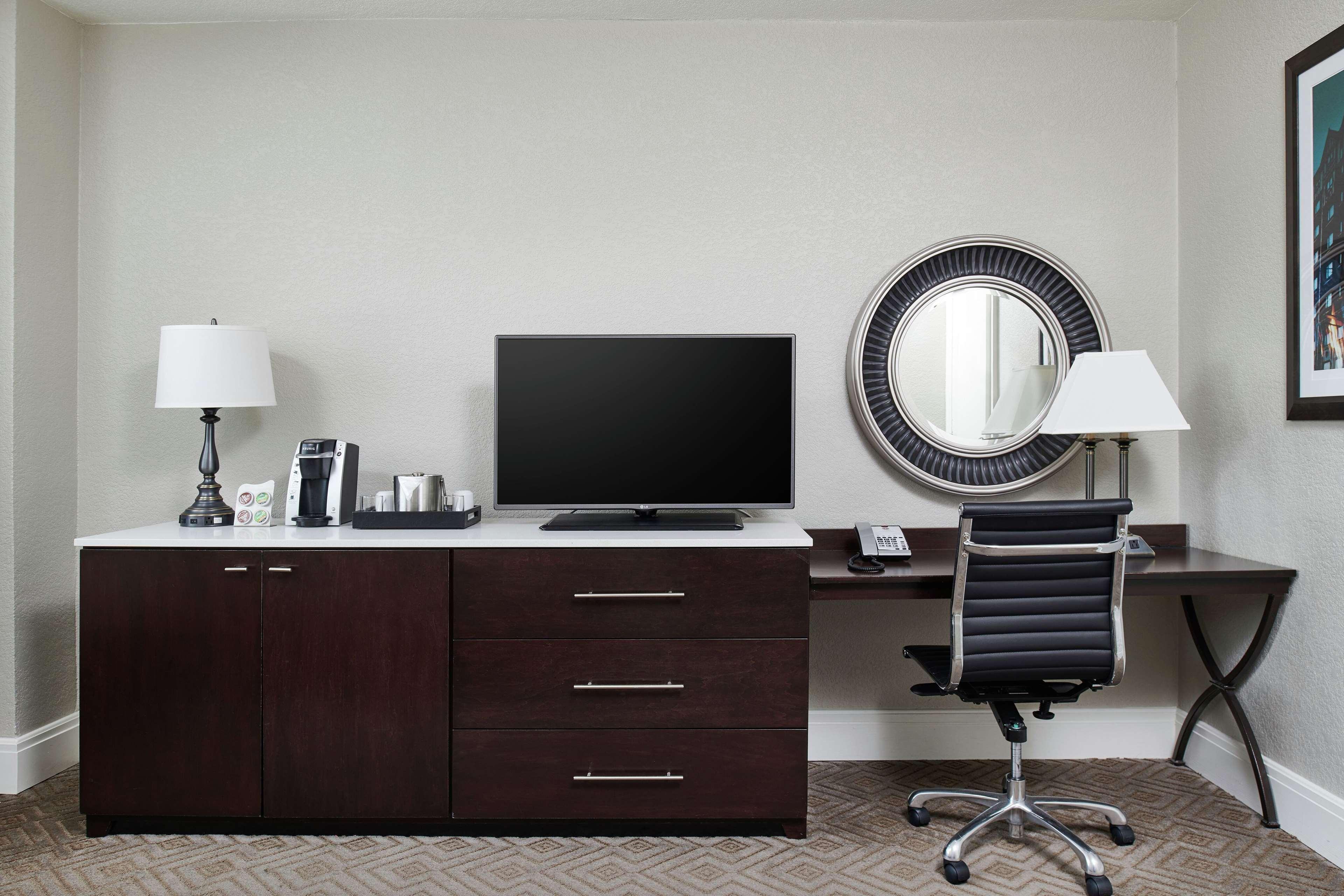 Hotel Alex Johnson Rapid City, Curio Collection By Hilton Exteriör bild