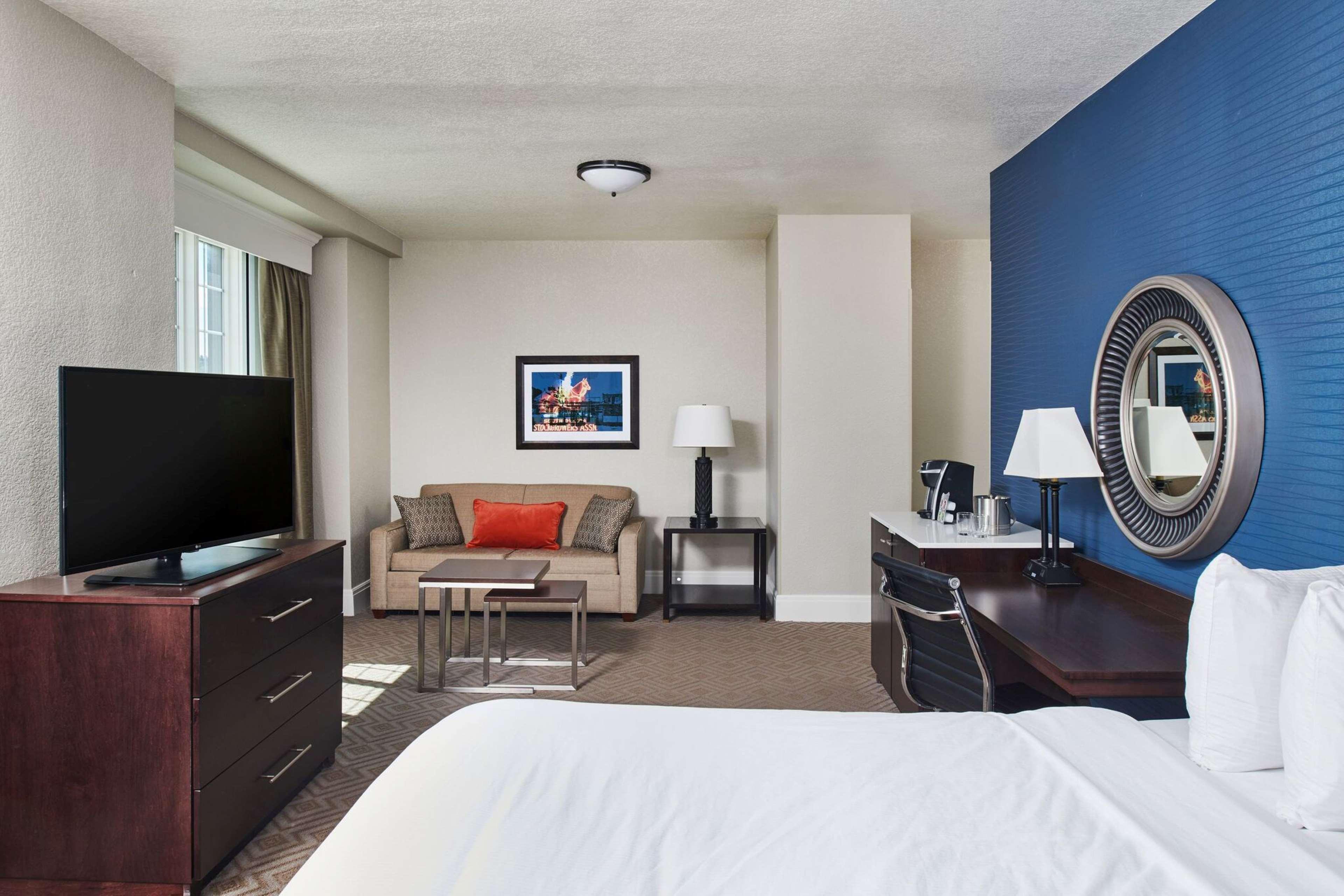 Hotel Alex Johnson Rapid City, Curio Collection By Hilton Exteriör bild