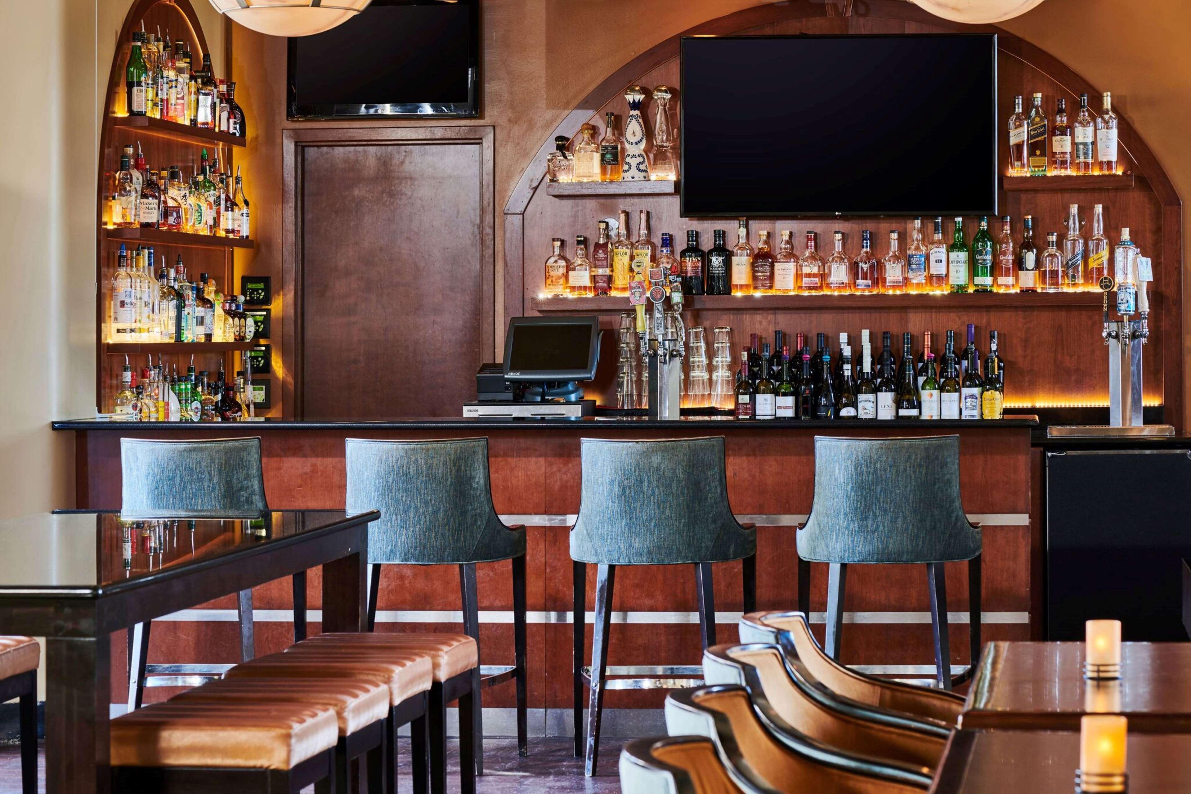 Hotel Alex Johnson Rapid City, Curio Collection By Hilton Exteriör bild