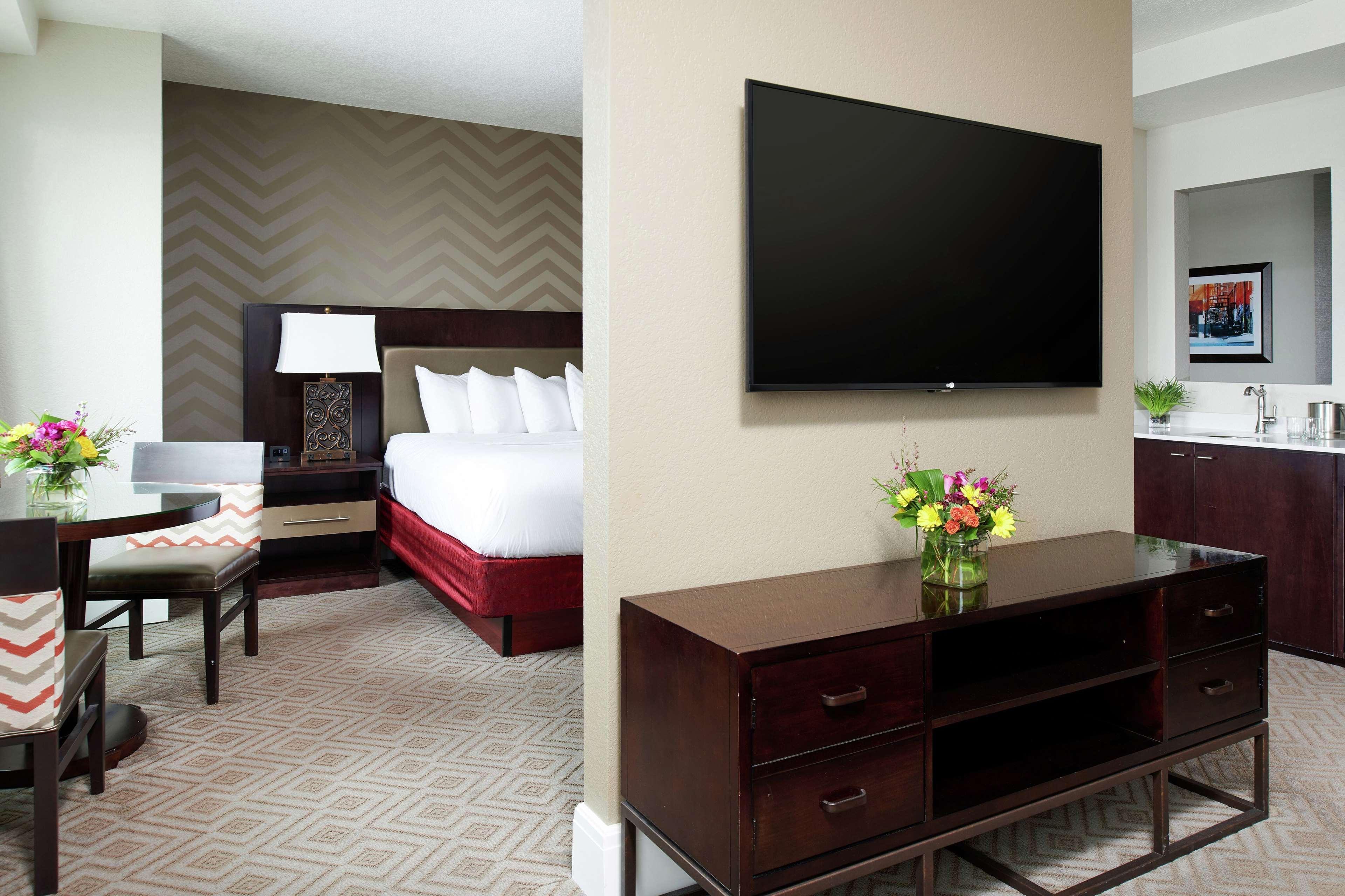 Hotel Alex Johnson Rapid City, Curio Collection By Hilton Exteriör bild