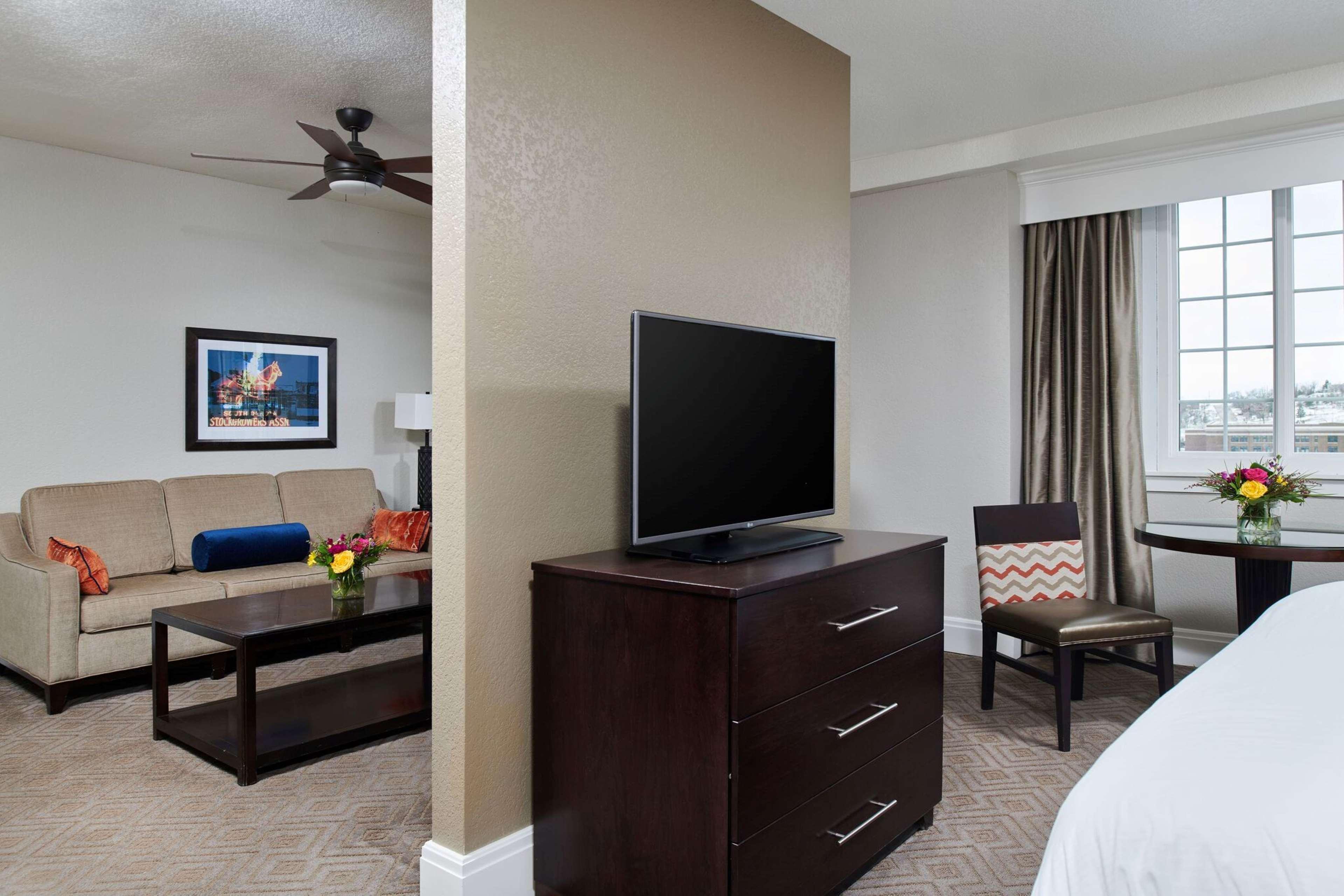 Hotel Alex Johnson Rapid City, Curio Collection By Hilton Exteriör bild