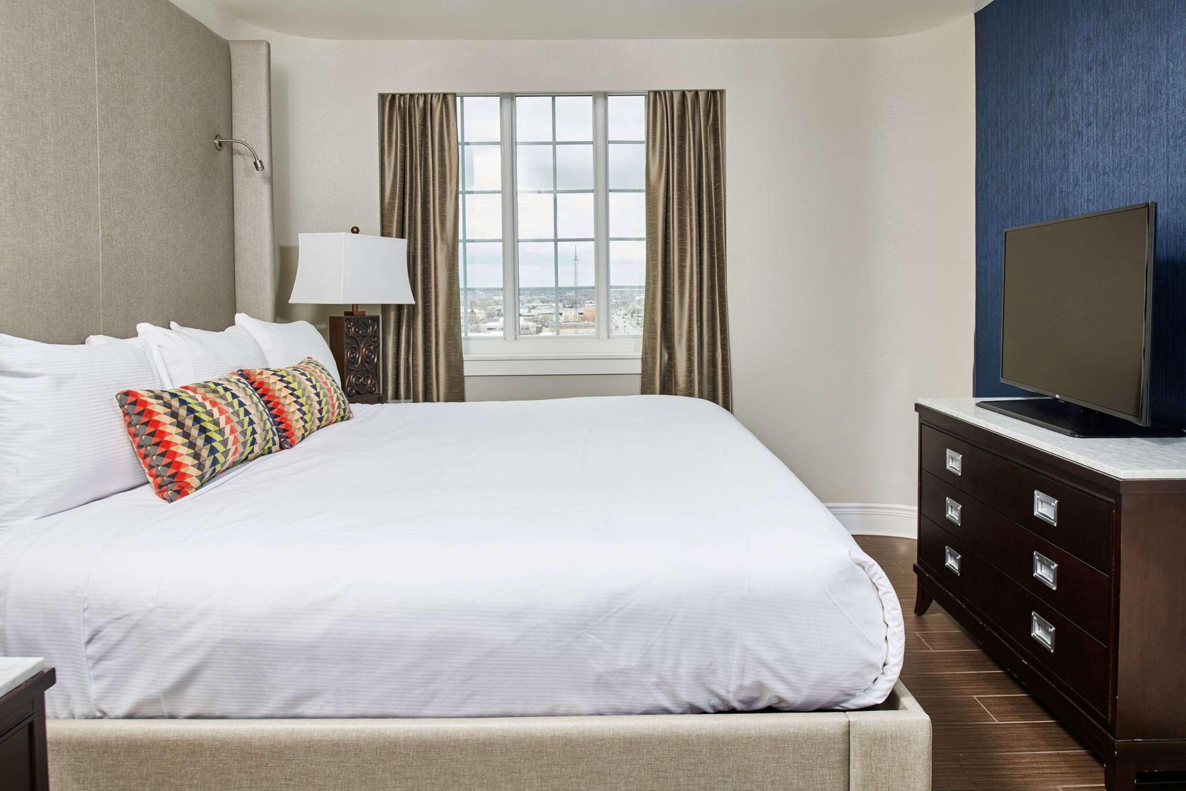 Hotel Alex Johnson Rapid City, Curio Collection By Hilton Exteriör bild