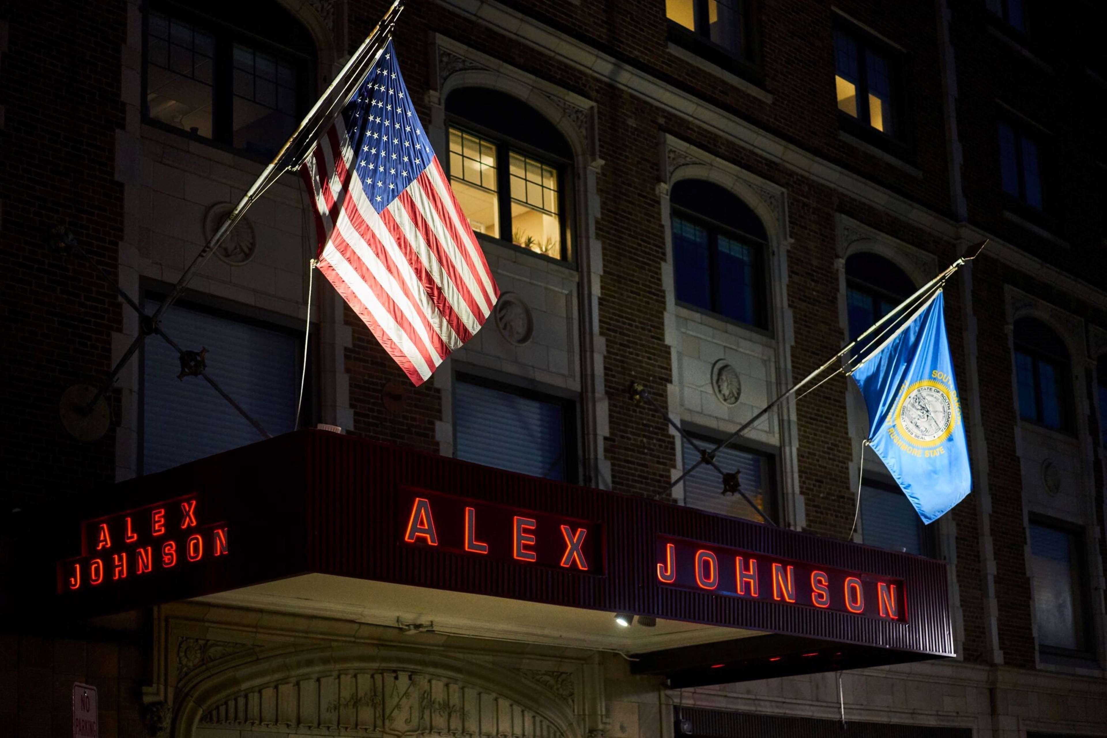 Hotel Alex Johnson Rapid City, Curio Collection By Hilton Exteriör bild