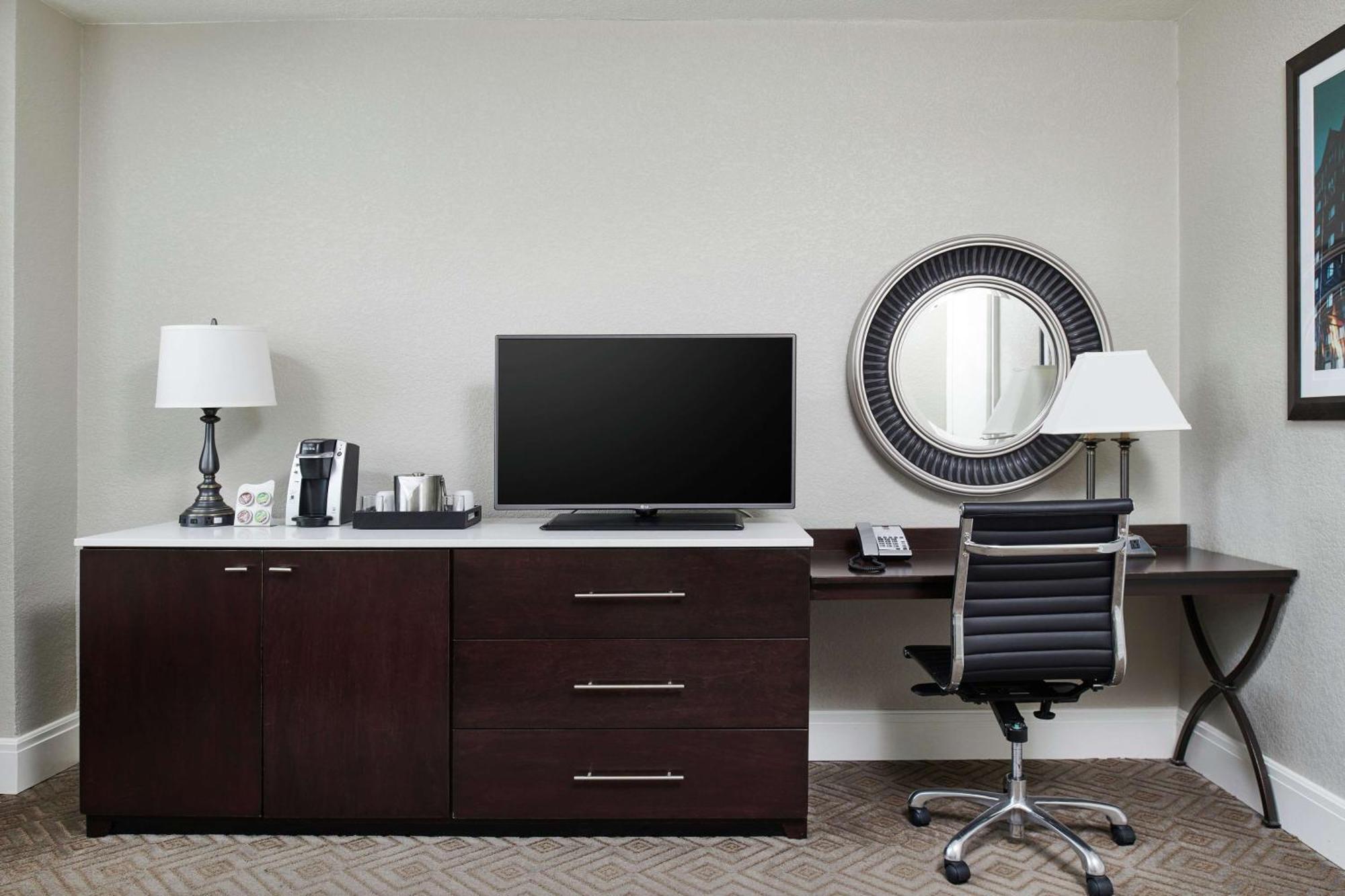 Hotel Alex Johnson Rapid City, Curio Collection By Hilton Exteriör bild